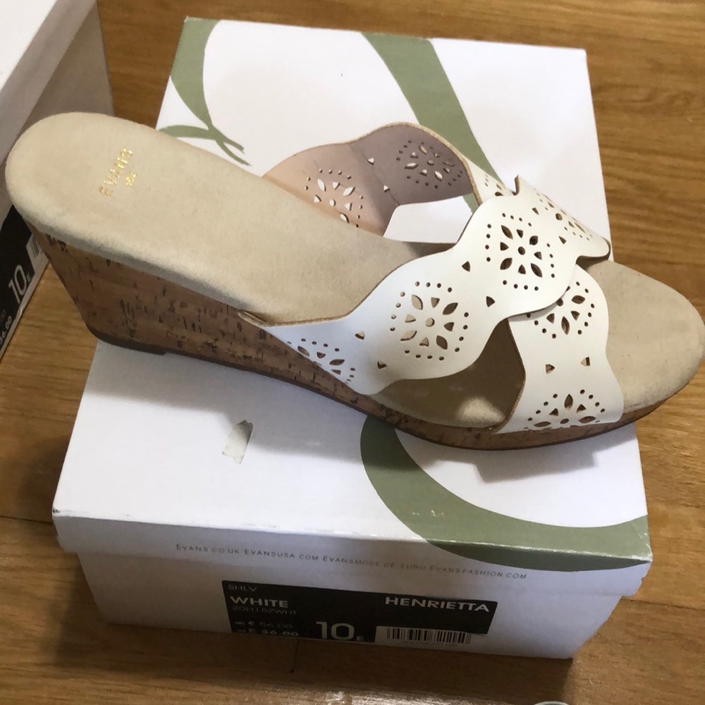 12 Wide Women’s Platform Sandals